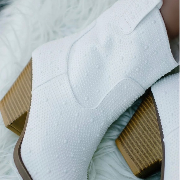 NEW Off White Western Style Pearled Cowboy Ankle Boots - Picture 7 of 11